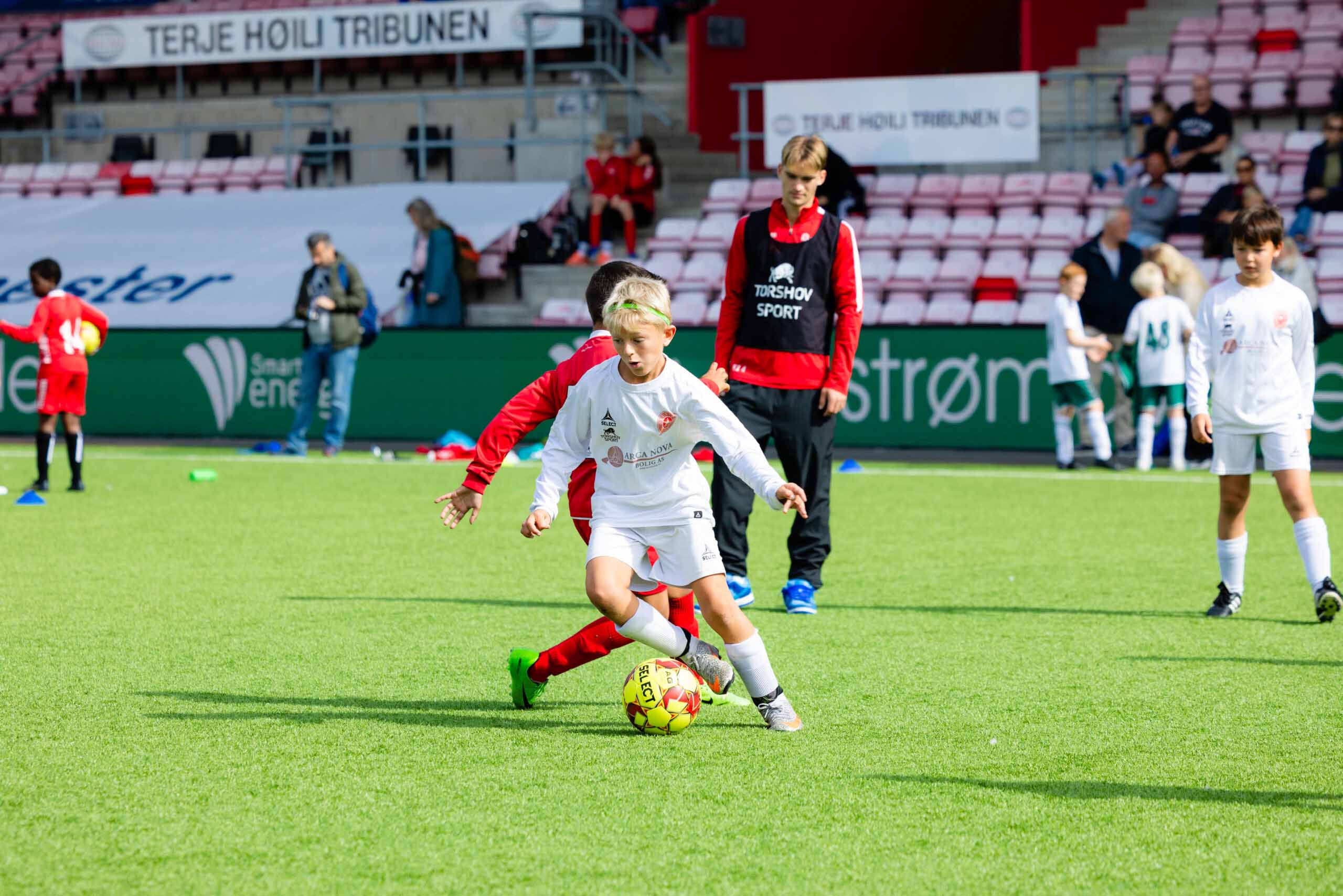 Smart Energi-cupen blir arrangert på Fredrikstad stadion hver høst, og samler lag og foreninger i hele Østfold. Foto: Fredrikstad Blad