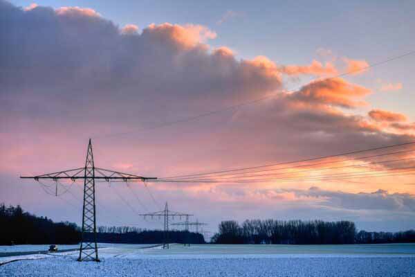 2022 var en vinter med rekordhøye strømpriser, men hvordan blir strømprisene denne vinteren? Smart Energis ekspert forventer høyere priser, men blir overrasket dersom strømprisene blir like høye som i 2022.
